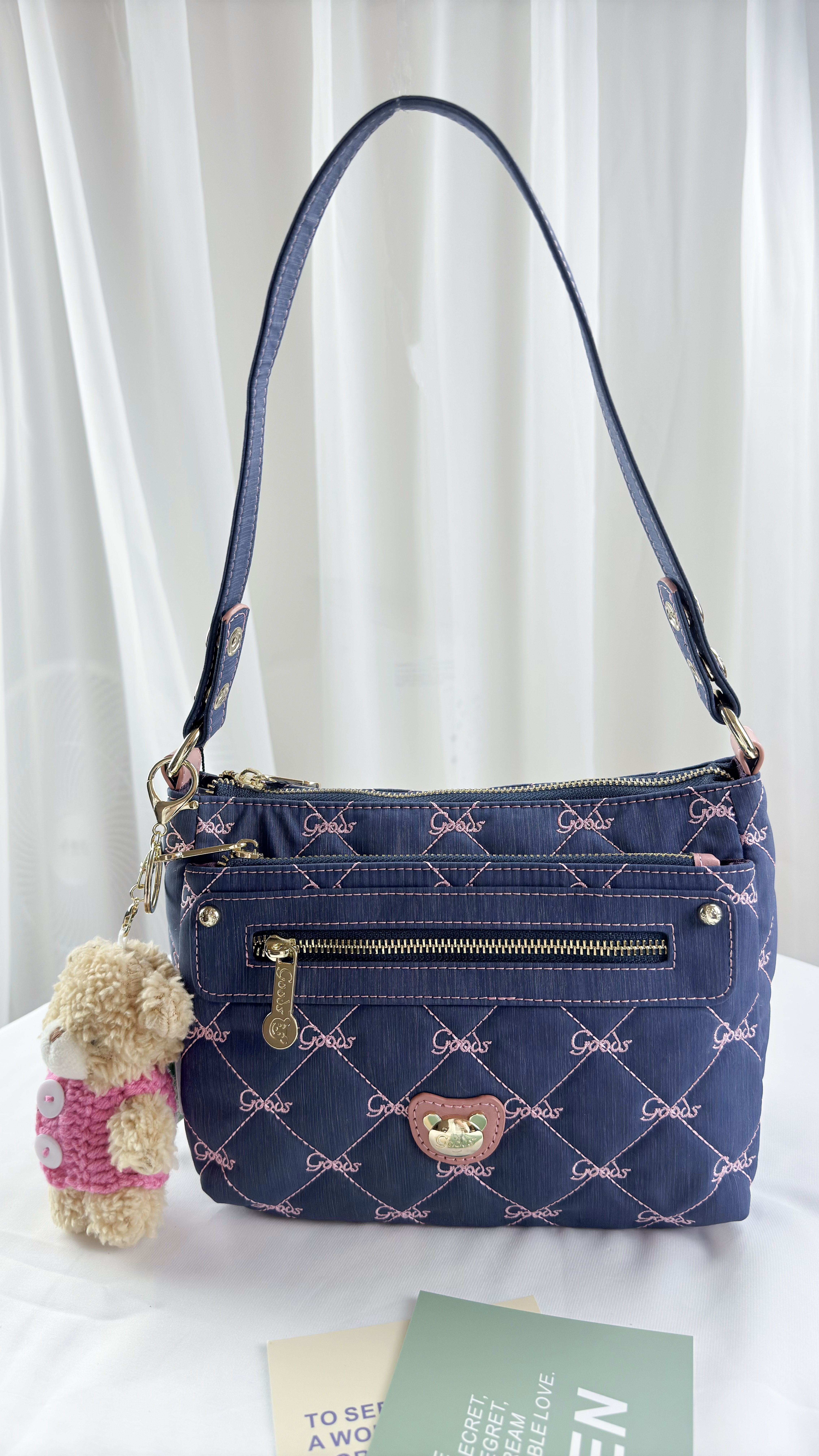 GOODS 牛仔藍拼接櫻花粉 防潑水肩背包 / 側背包  附吊飾  #2820