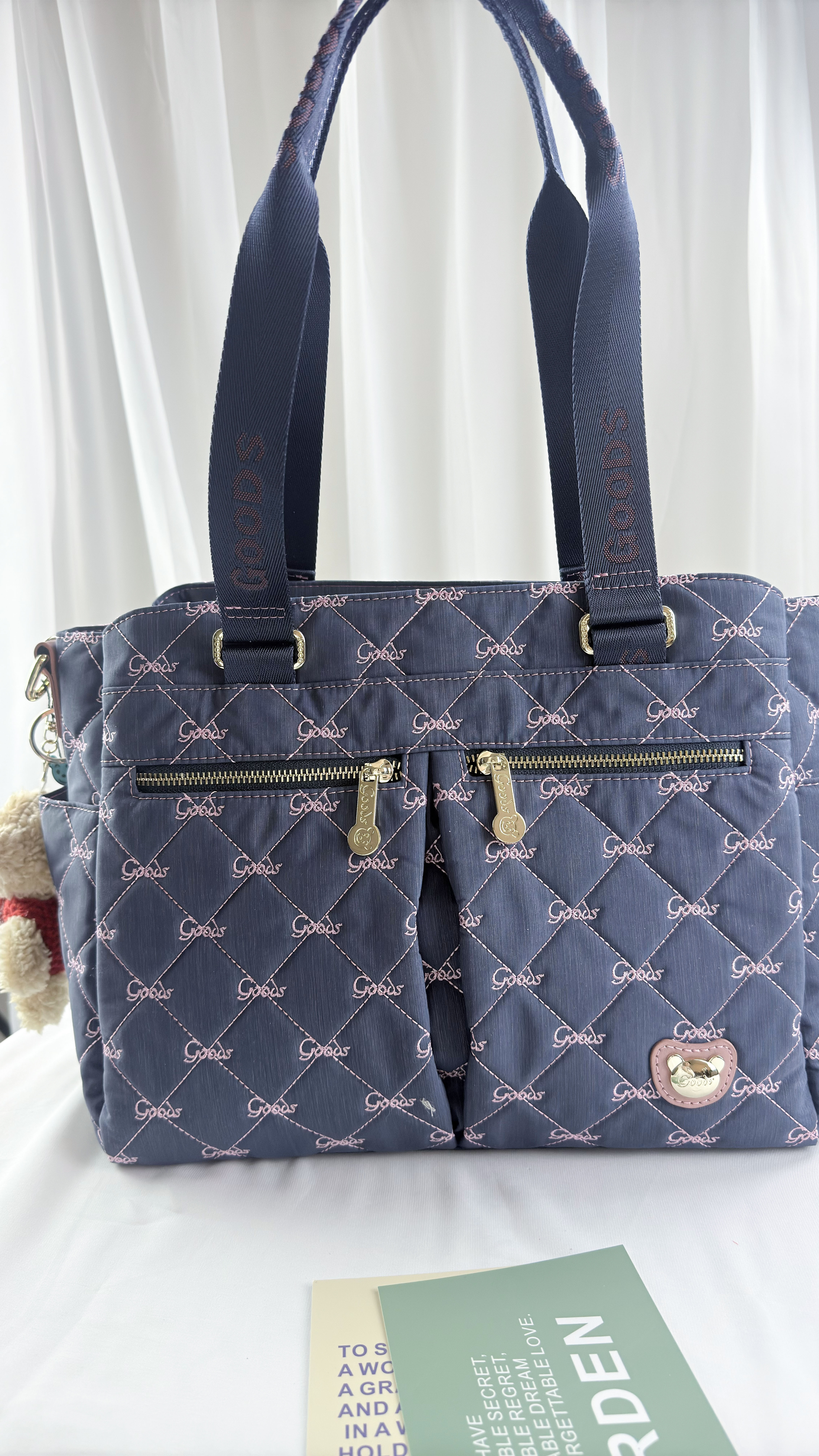 GOODS 牛仔藍拼接櫻花粉 防潑水手提包 / 側背包 附吊飾 #2877