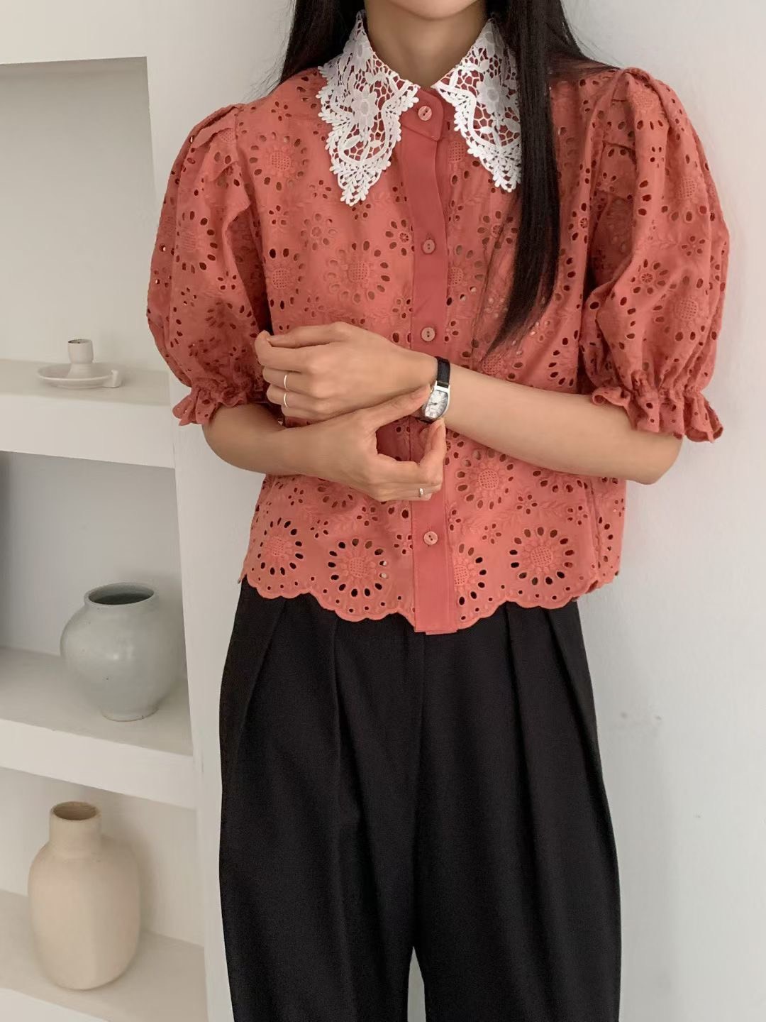 洞洞花蕾絲白領襯衫