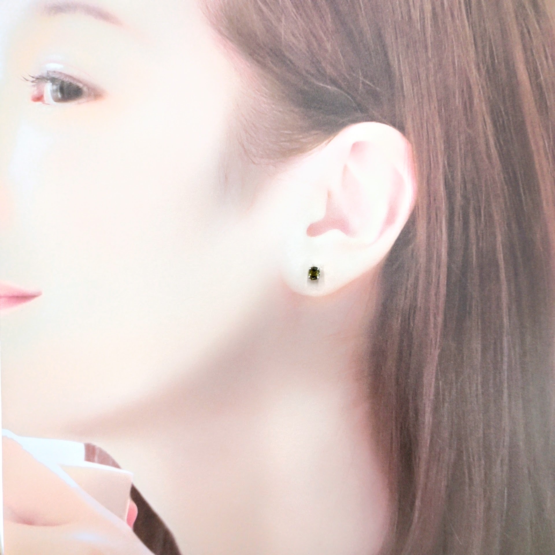 18K White Gold 0.56ct Fancy Green Oval Cut Diamond Earrings