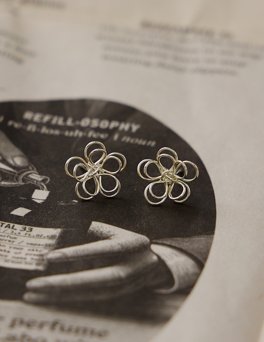 纏繞花語。針式耳環