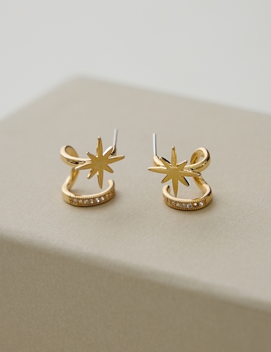 閃耀交錯小星。針式耳環(金)