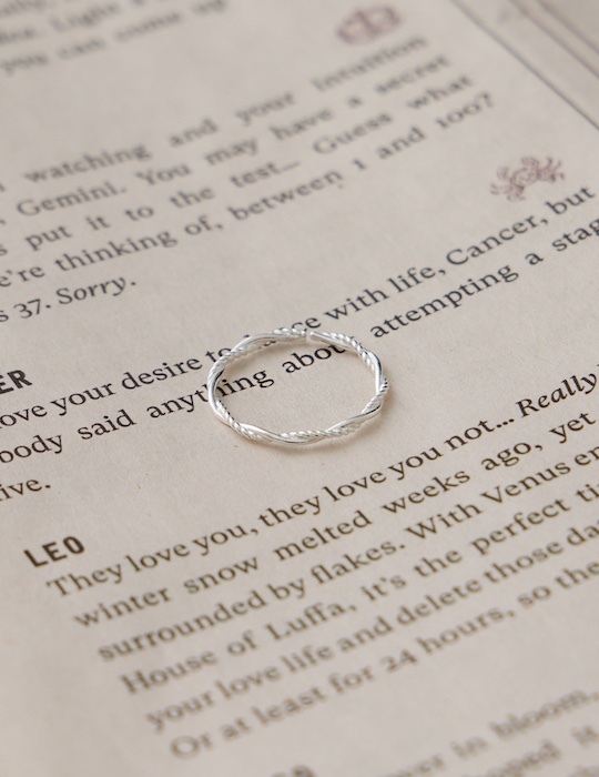 【925純銀】溫柔交織細麻花戒指