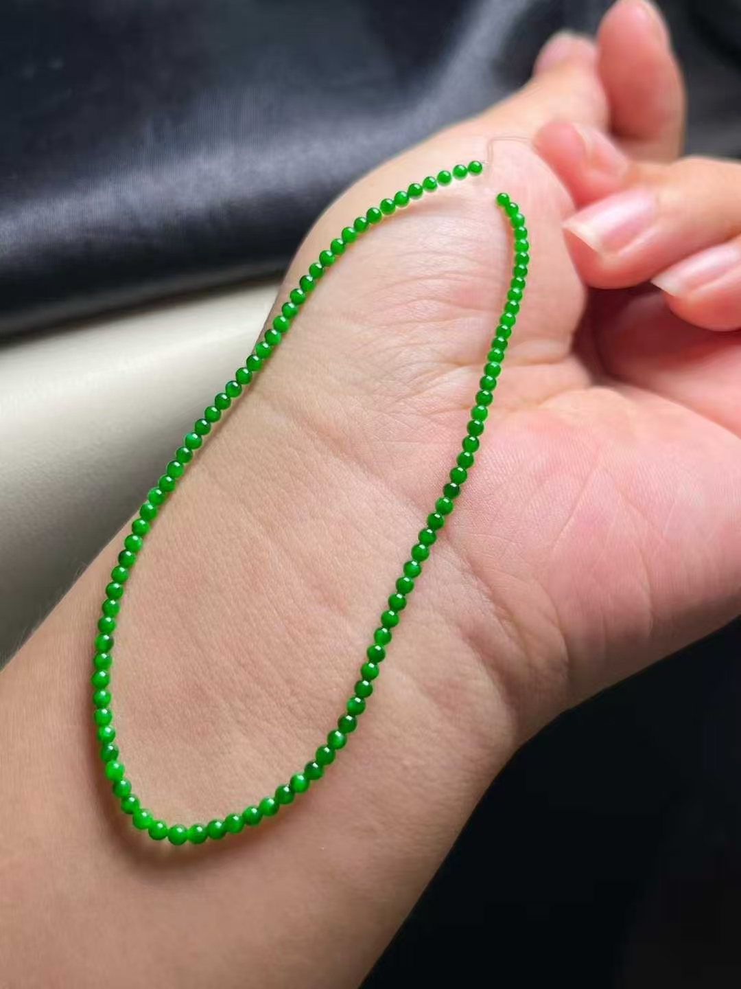 724312 翡翠珠子手串 (2mm直徑)