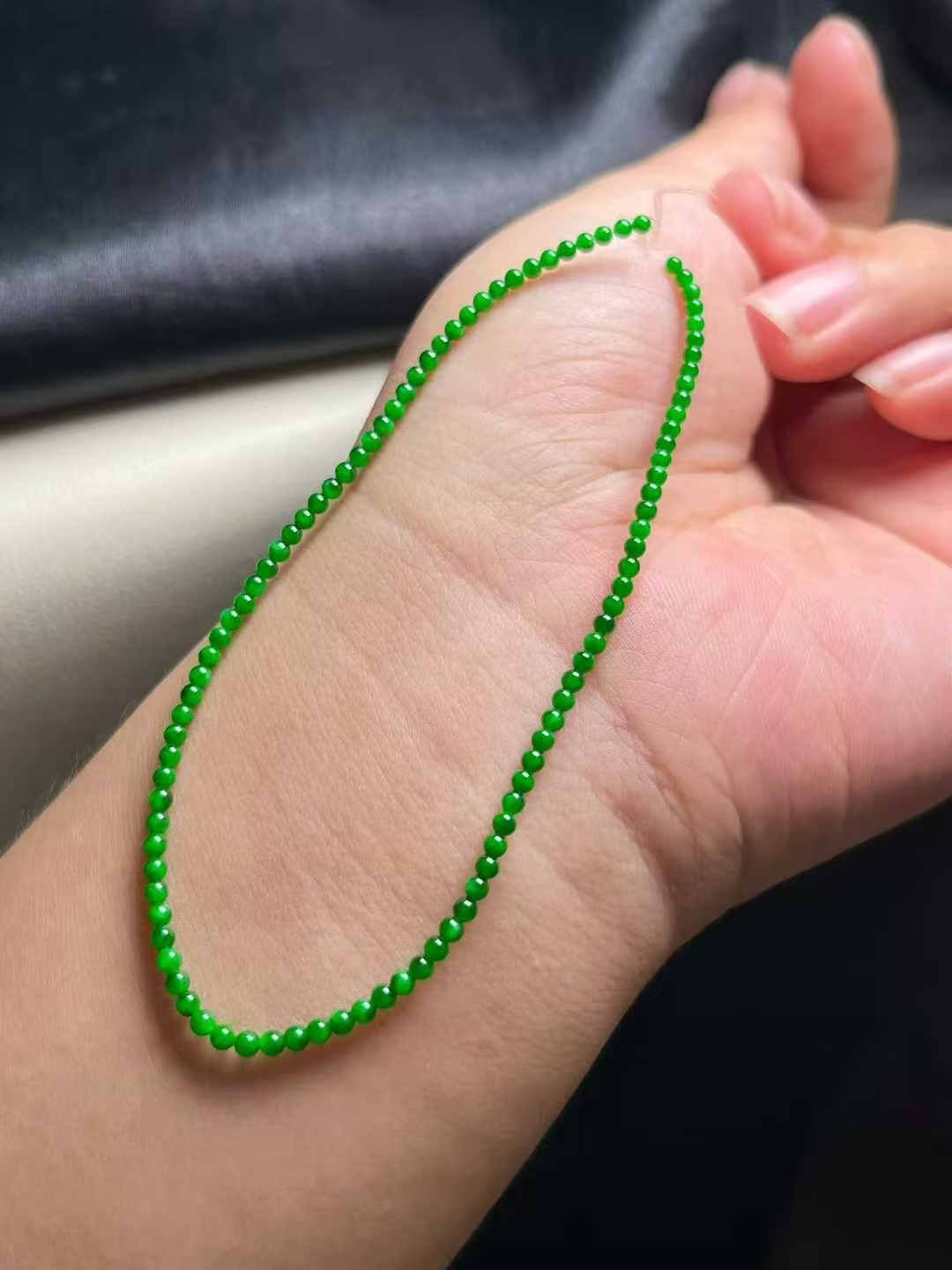 724312 翡翠珠子手串 (2mm直徑)