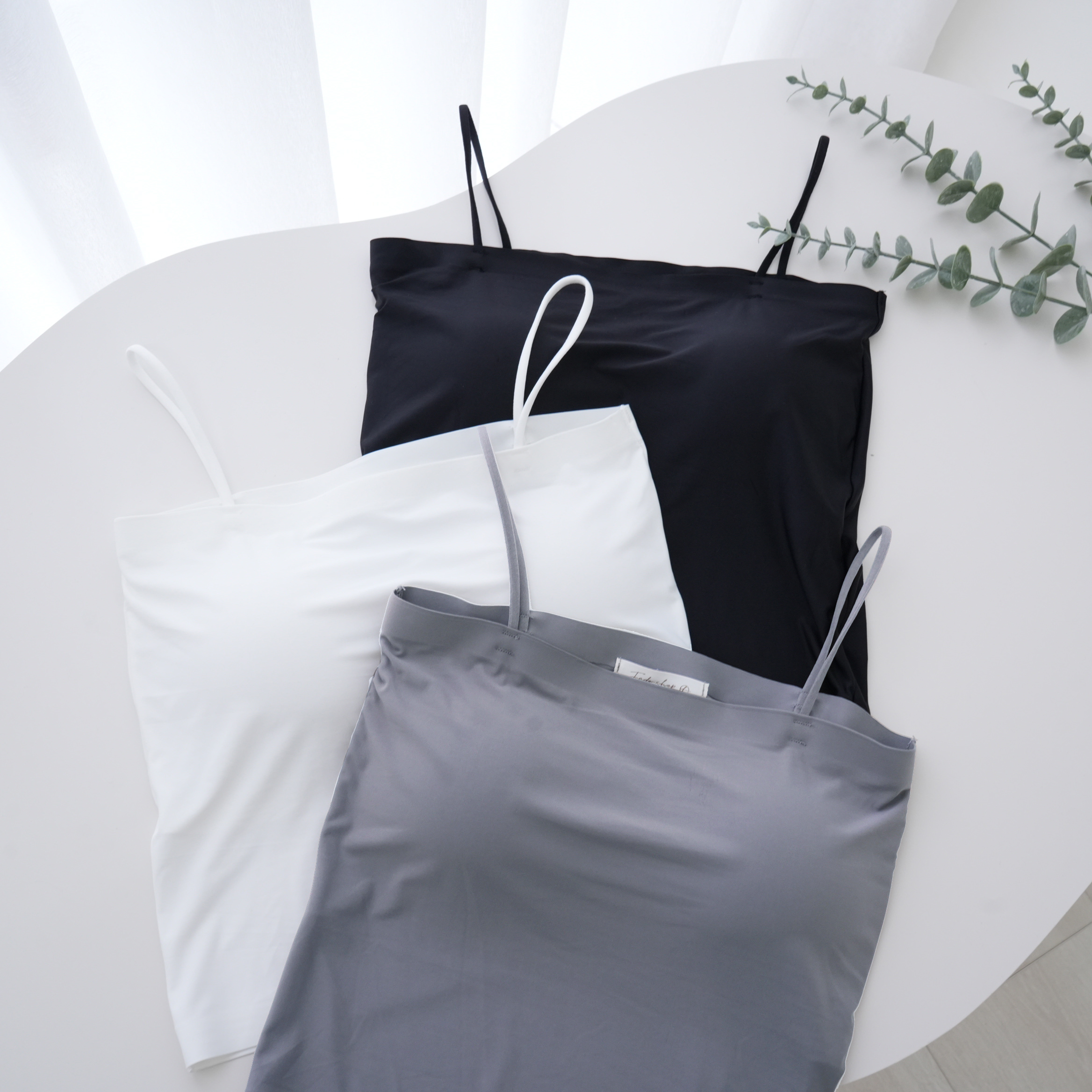 法朵Fado shop｜一字型無痕涼感背心(有胸墊) 526B031 三色