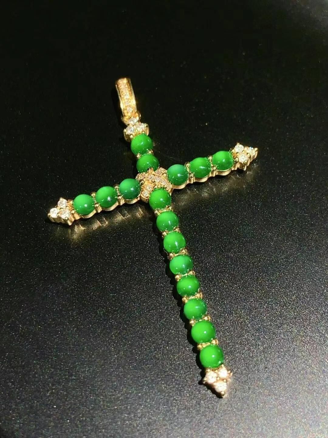 724543 翡翠冰陽綠蛋面十字架