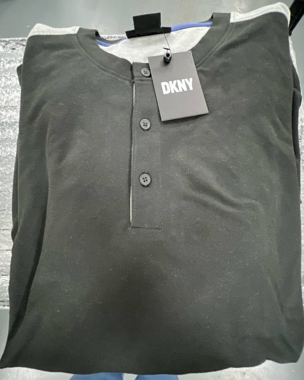 [S] DKNY BLACK/GREY COLORBLOCK HENLEY, M1460219-BKG (SD1551)