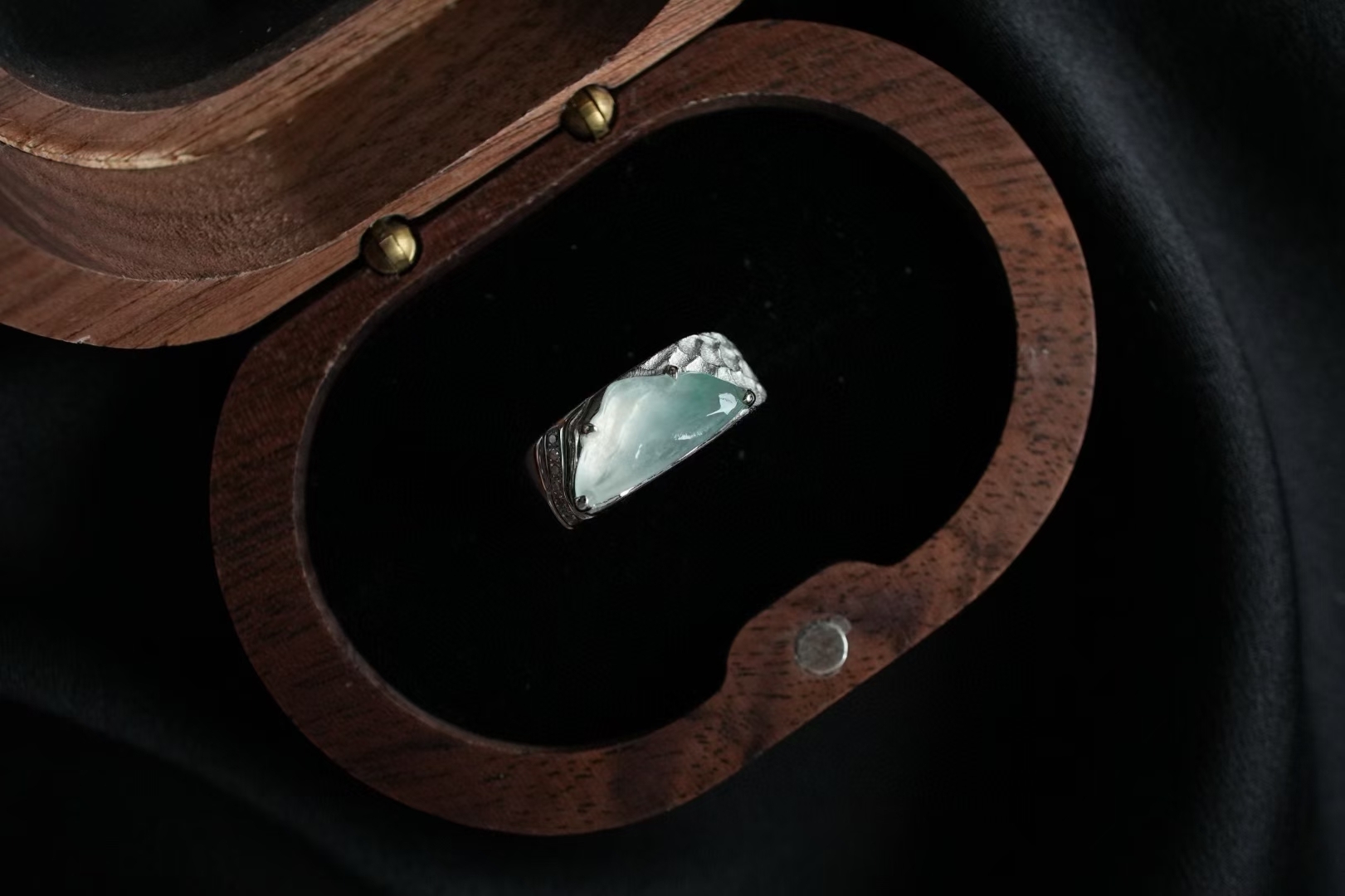 724821 翡翠冰飄花山水馬鞍戒