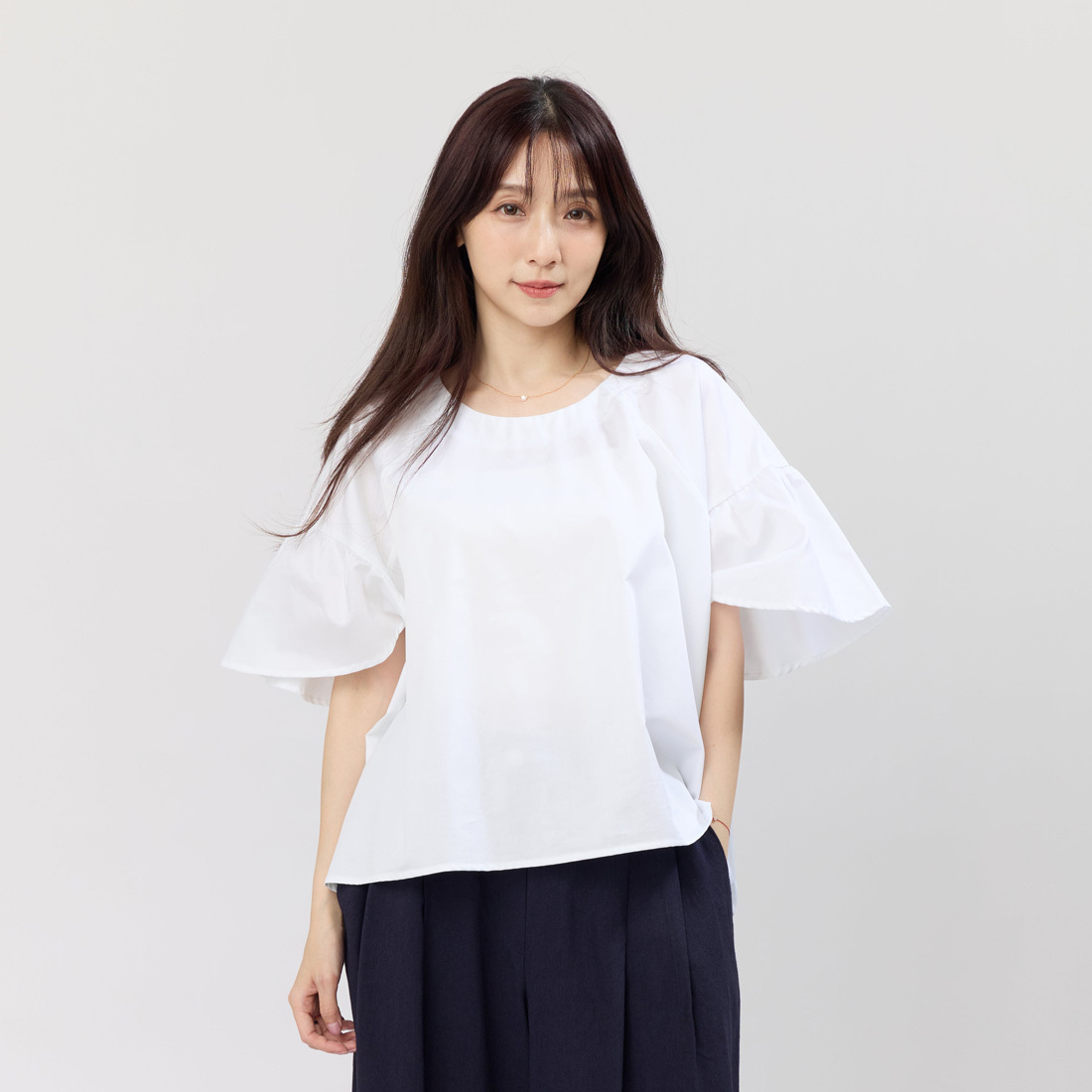 Ashley天絲棉圓領細褶連袖上衣/純白