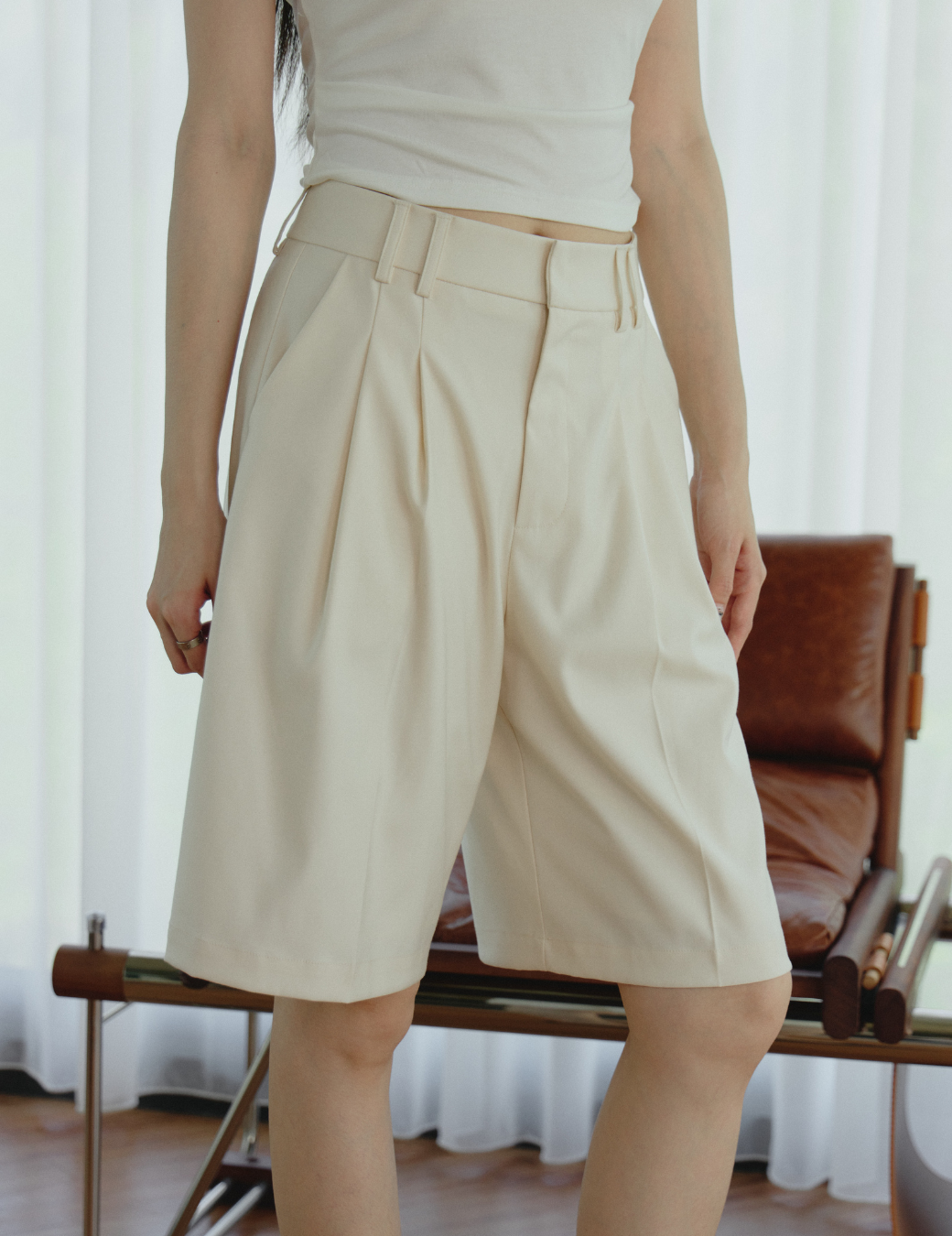 中線設計低腰五分褲（米白色/3尺寸）