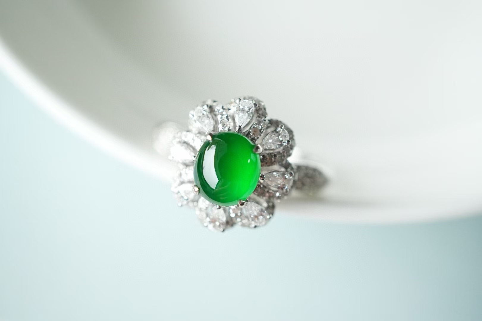 724825 翡翠正冰陽綠蛋面戒指