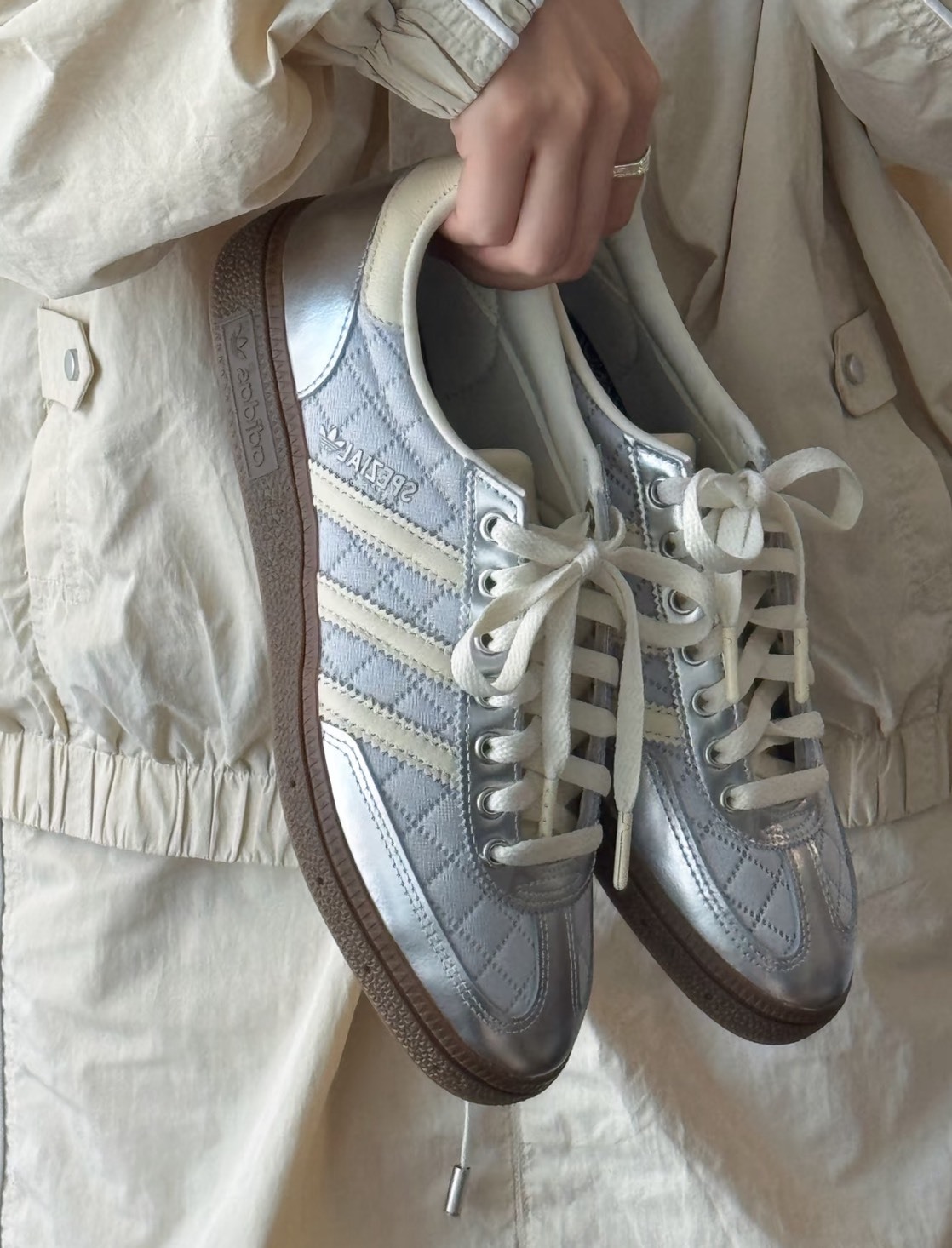 <降價嚕!🤩>ADIDAS HANDBALL SPEZIAL 小香風 雪花銀