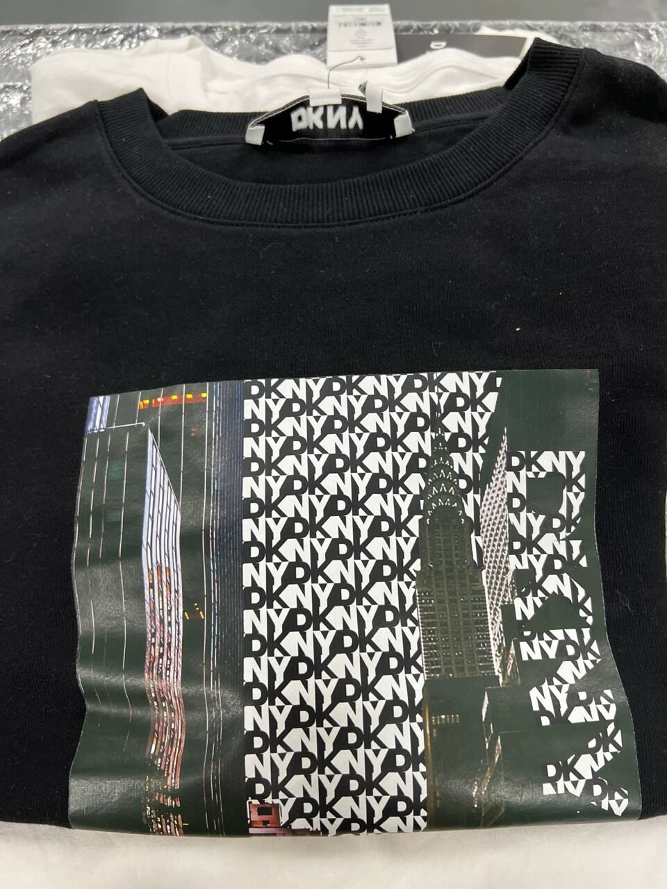 [S] DKNY BLACK CITY GRAPHIC SWEATSHIRT, P4MHKSID-BLK (SD1555)
