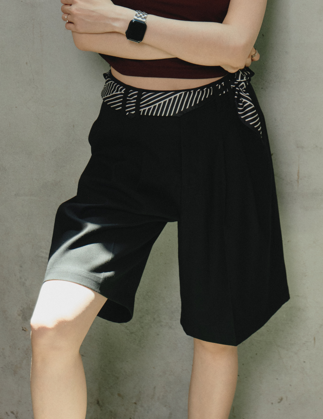 中線設計低腰五分褲（黑色/3尺寸）