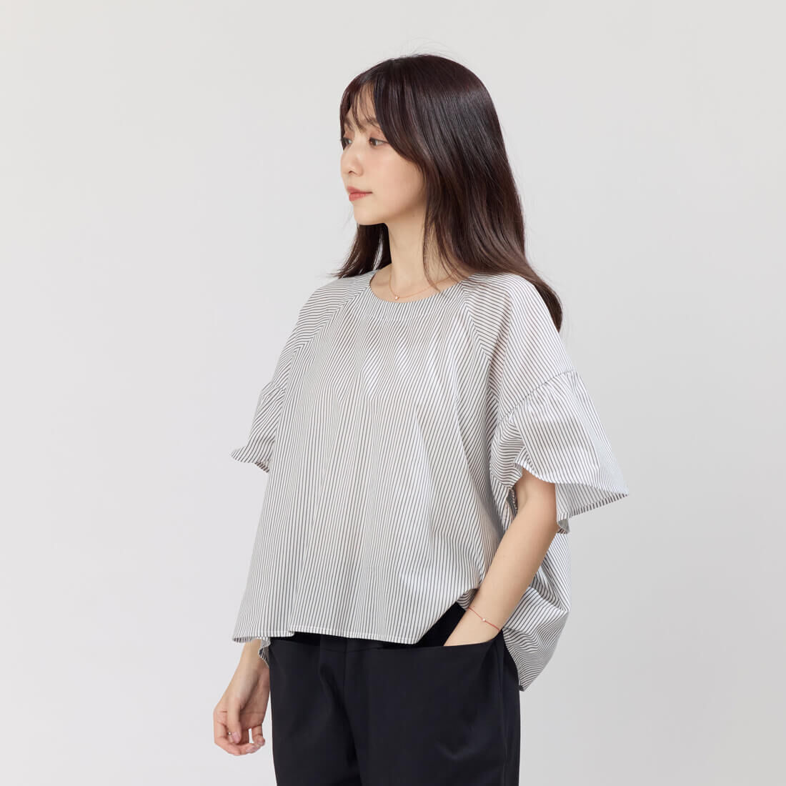 Ashley天絲棉圓領細褶連袖上衣/灰白直條