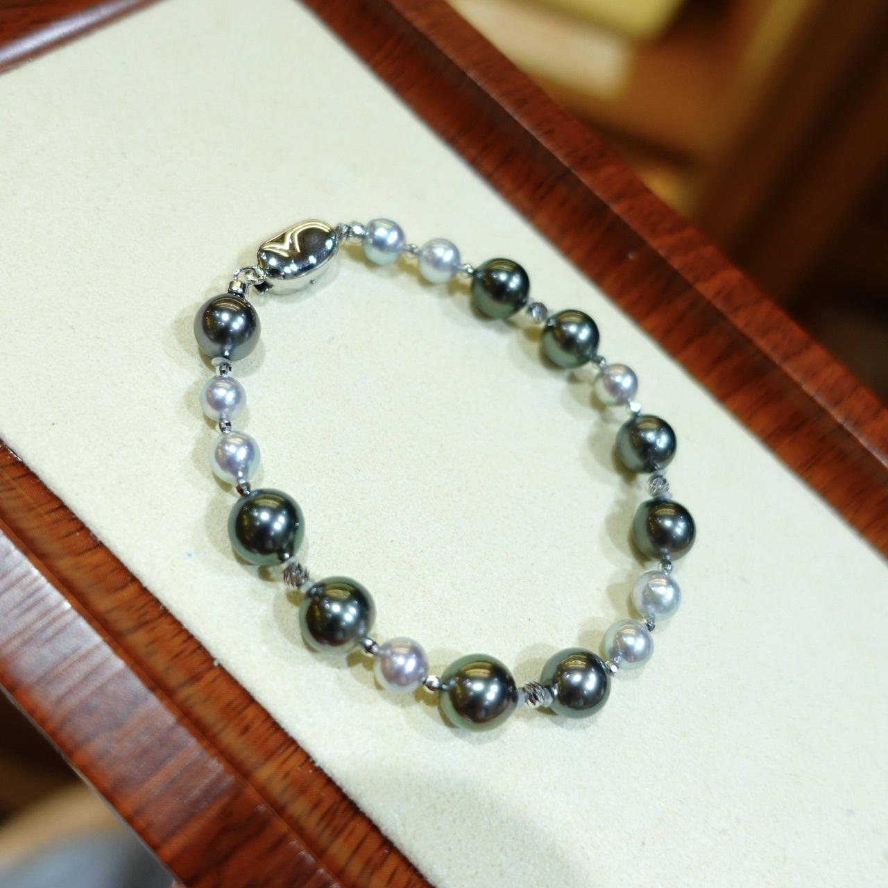 18K金鐳射金珠大溪地黑珍珠+天然銀藍色日本akoya手鍊 (5-8mm)