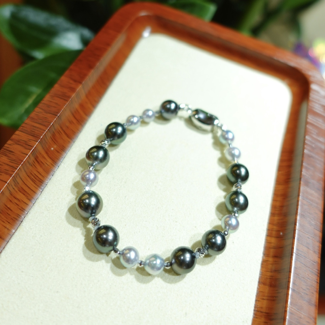 18K金鐳射金珠大溪地黑珍珠+天然銀藍色日本akoya手鍊 (5-8mm)