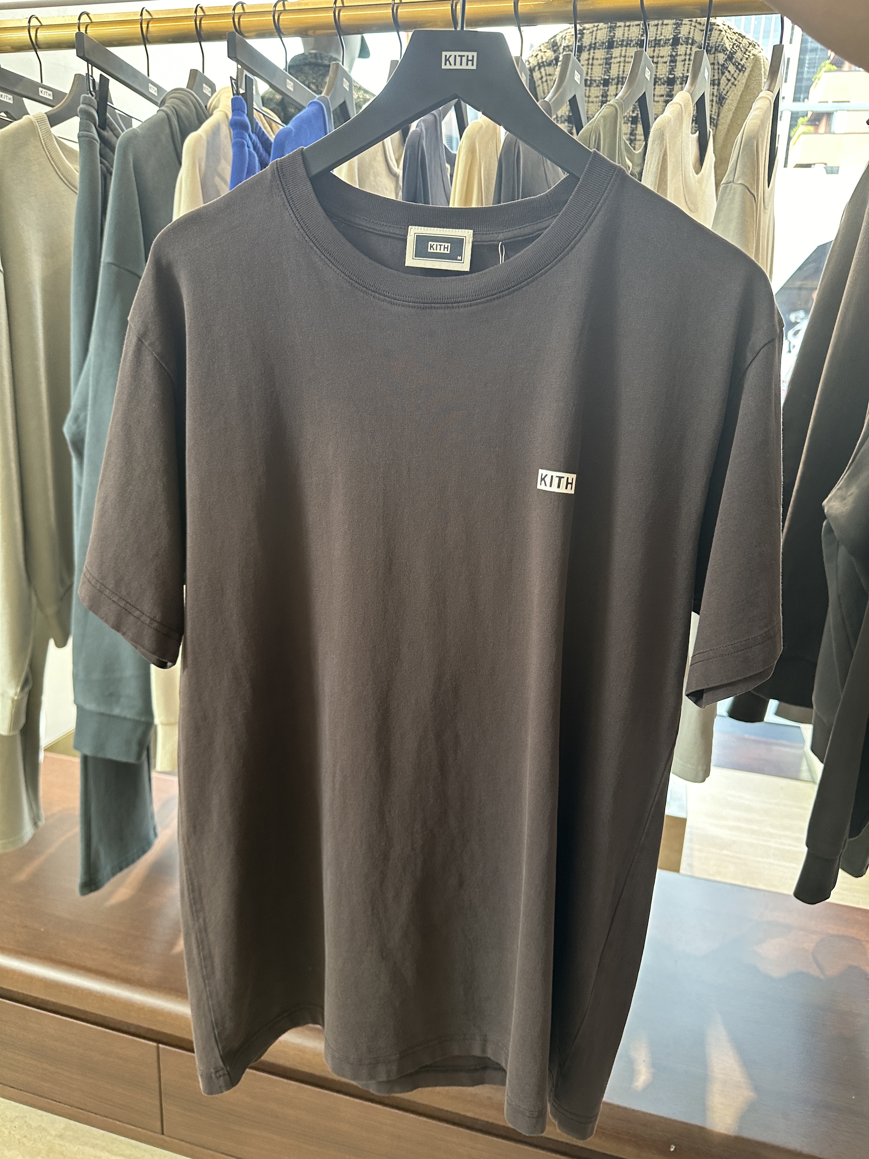 【 現貨 】kith 植絨logo 短tee 短袖 khm033770