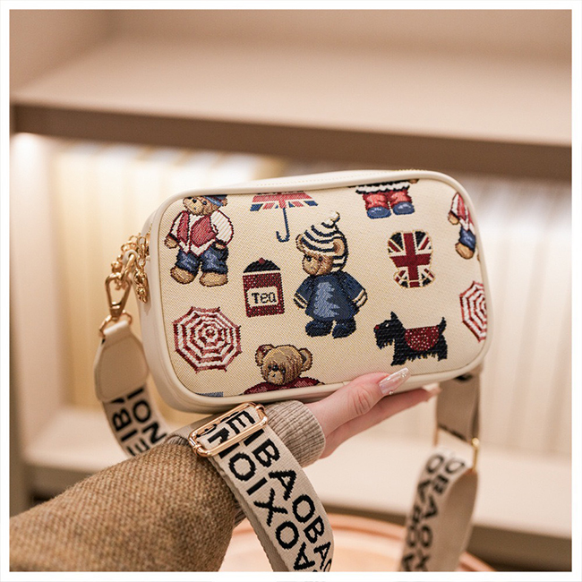 NEW 優雅白英倫風小方包-現貨