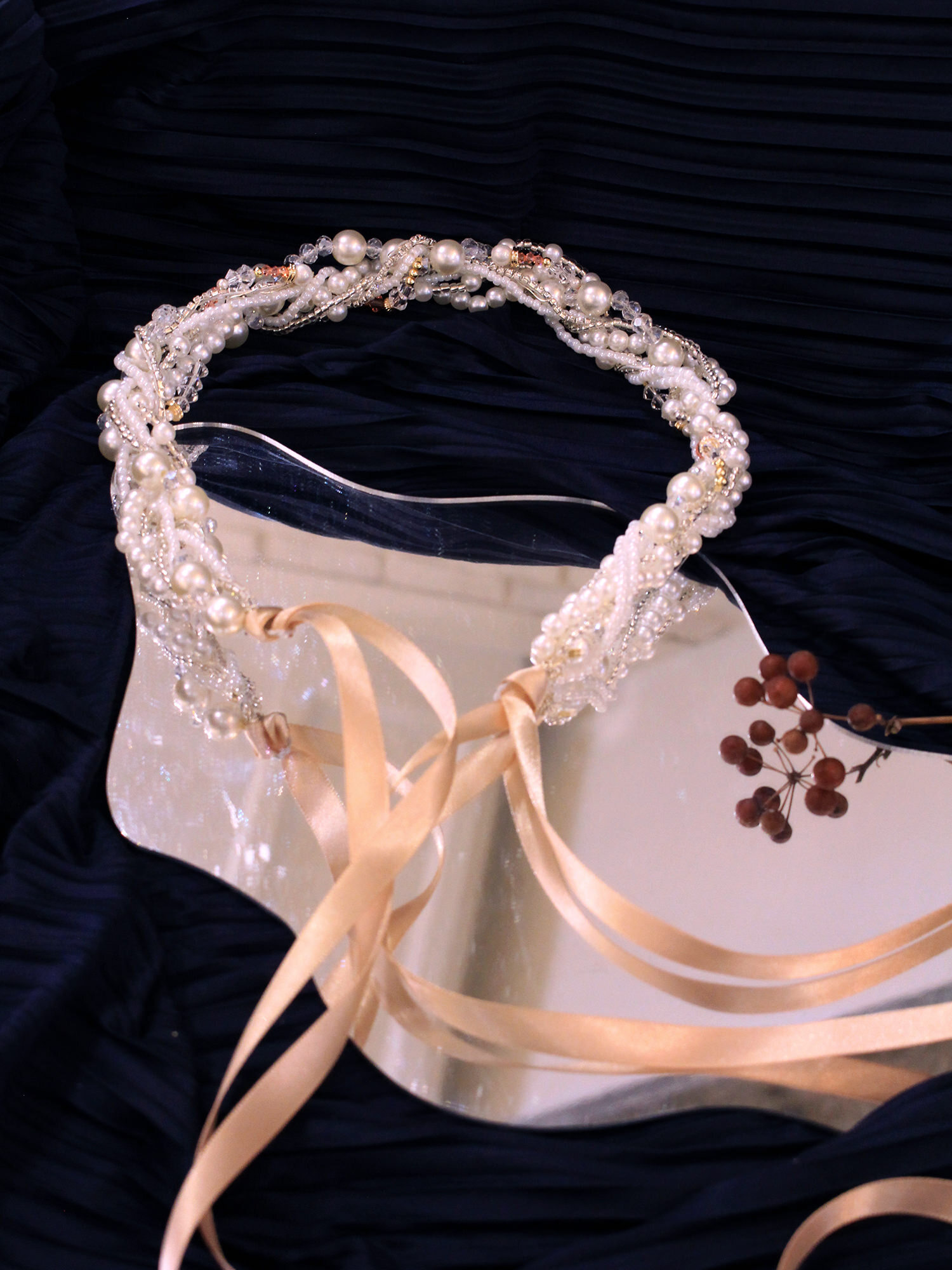 天鵝絨筆觸。MUCHAT手作14KGP施華洛水晶珍珠緞帶髮帶/髮箍