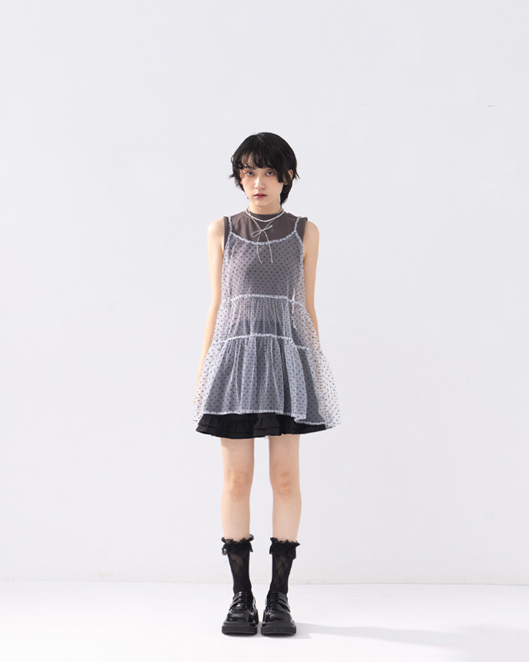 Dot cake cut-out spaghetti-shoulder top, available in two colors【01099122】in stock+pre-order