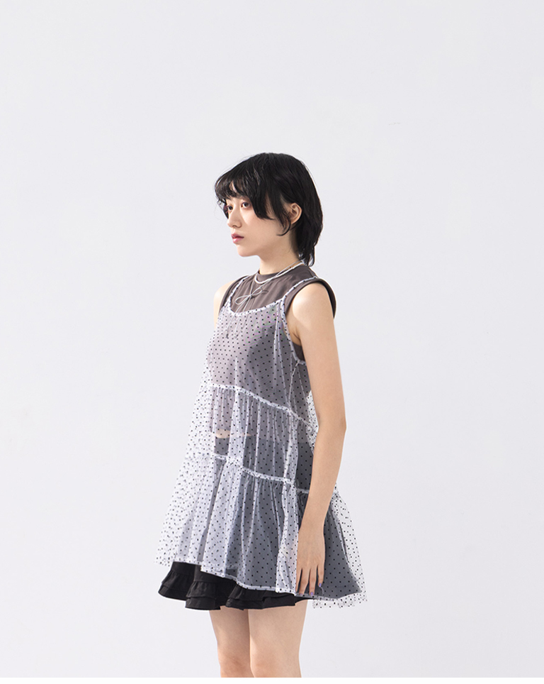 Dot cake cut-out spaghetti-shoulder top, available in two colors【01099122】in stock+pre-order