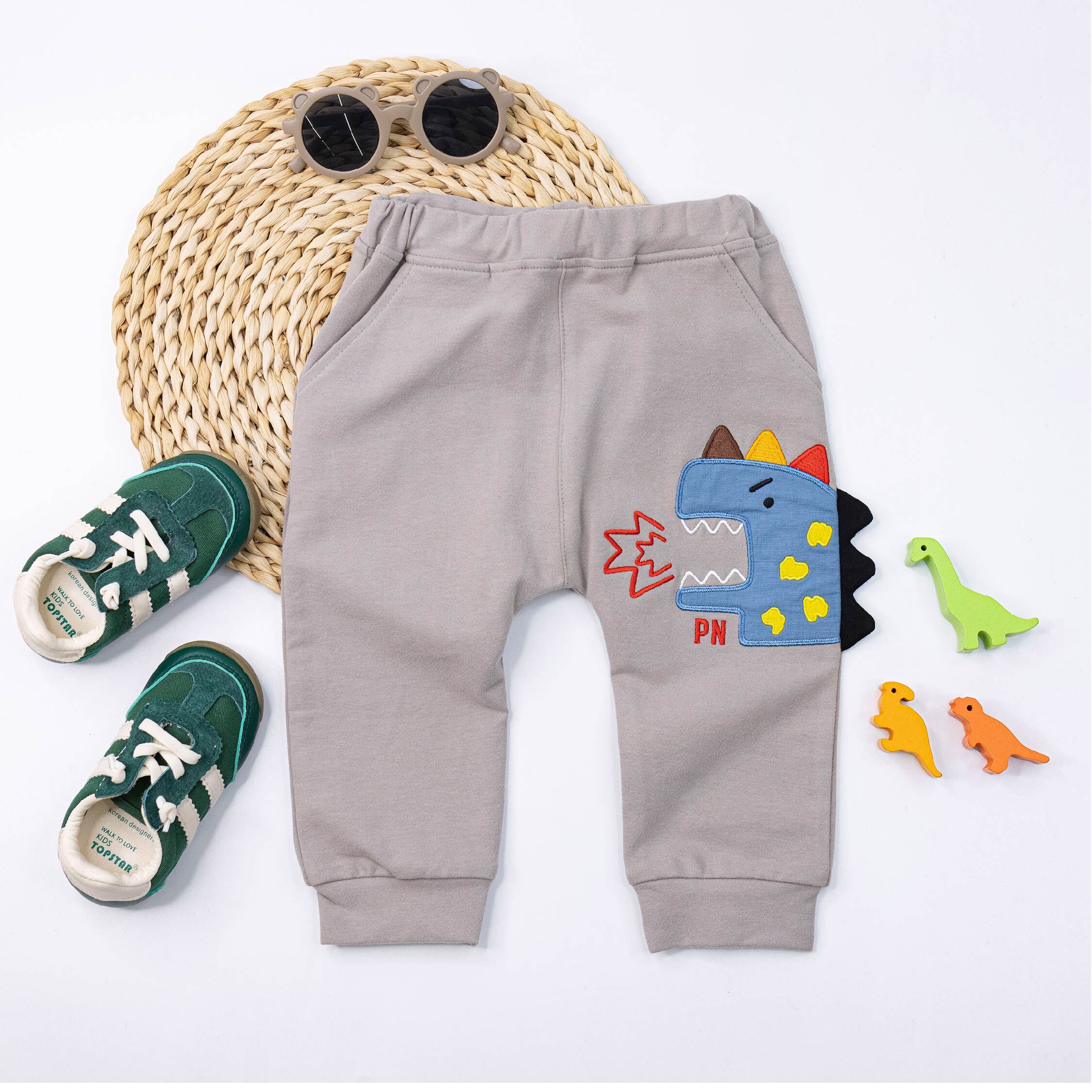 波紳士【12555】吶喊恐龍立體背脊設計長褲＊二色