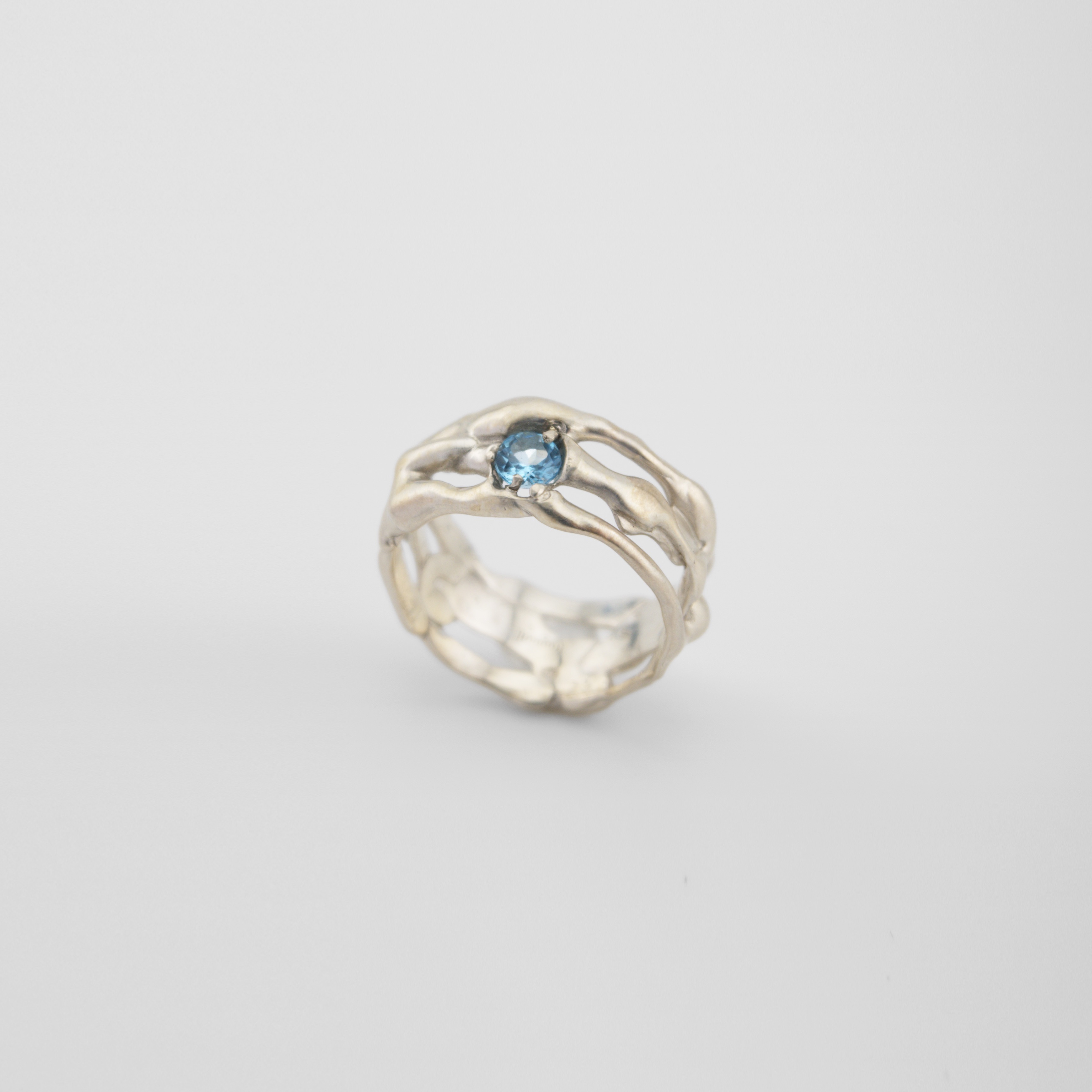 livvvvil 汨 04 RING