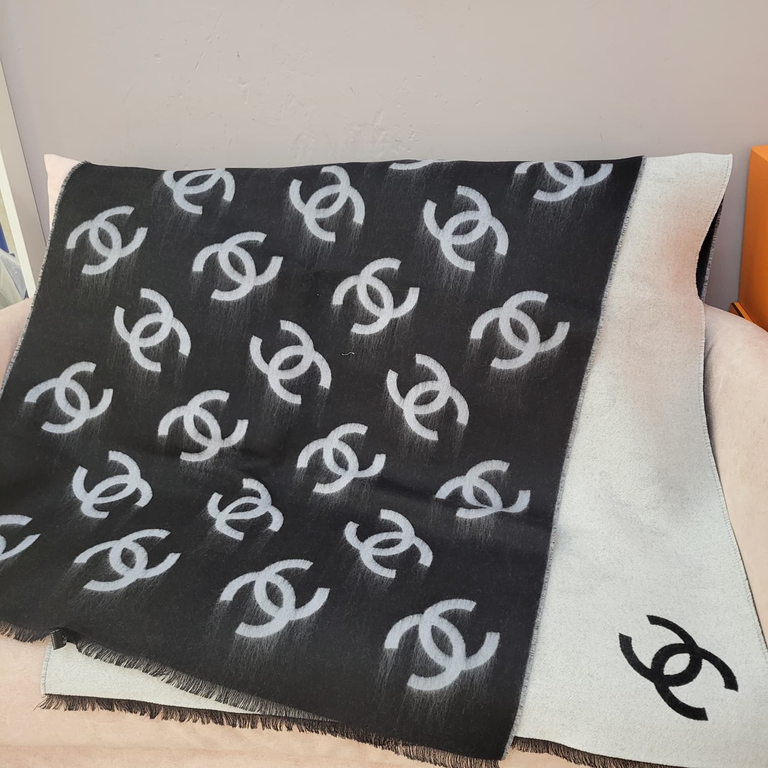 CHANEL ABB347 SCARF DOUBLE FACE GREY/BLACK 70 X 205CM