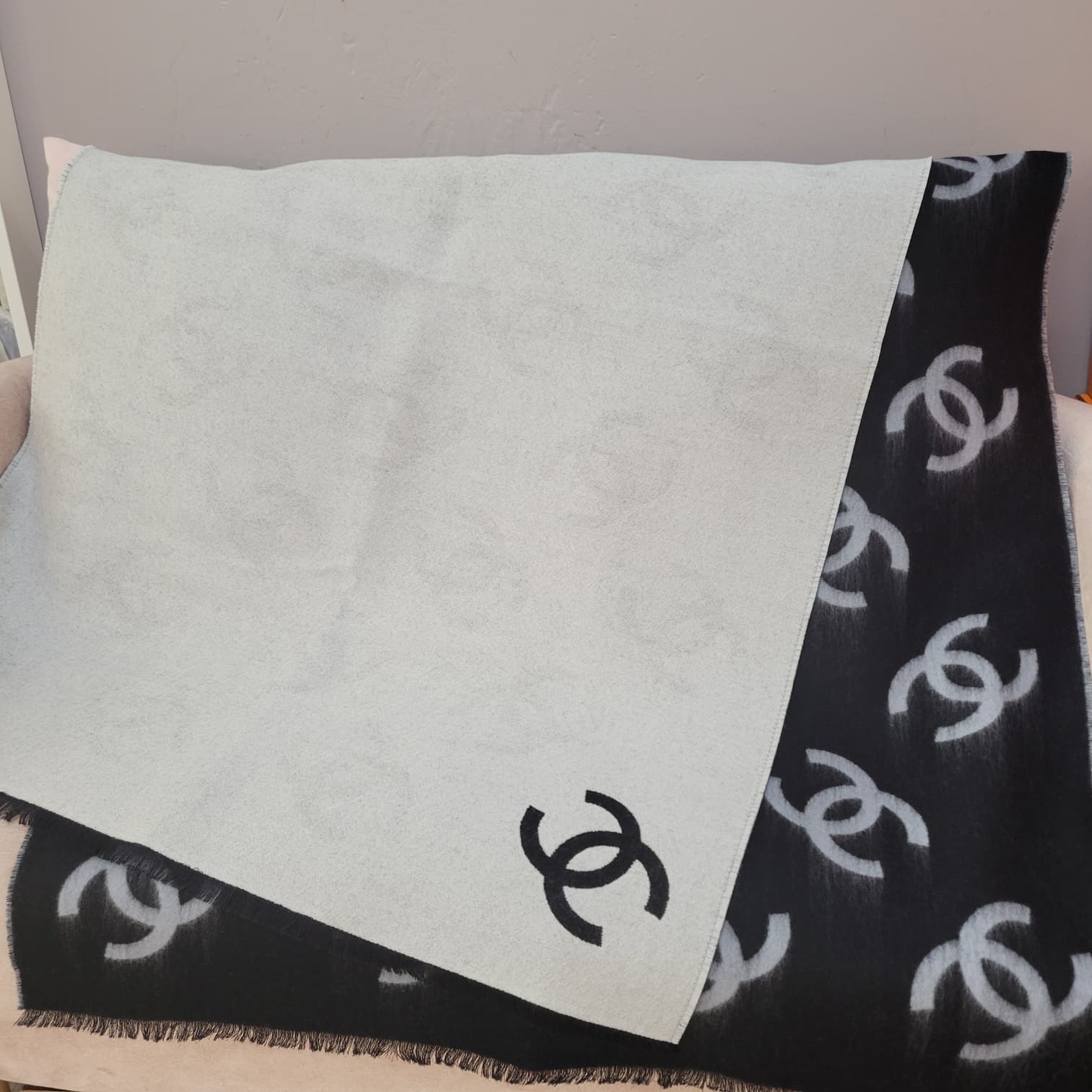 CHANEL ABB347 SCARF DOUBLE FACE GREY/BLACK 70 X 205CM