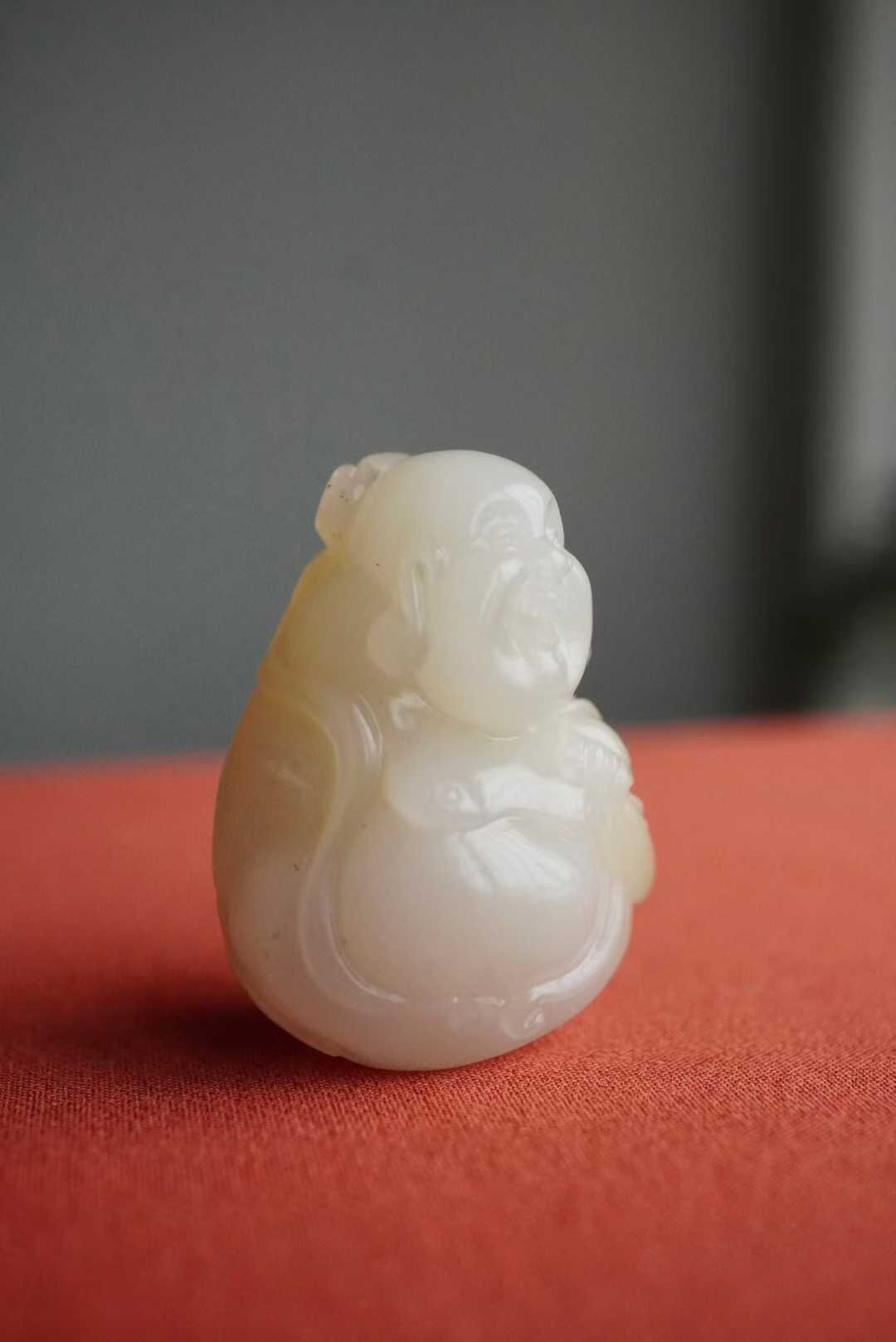 724462 和田玉且末糖白料“笑口常開”彌勒佛掛件