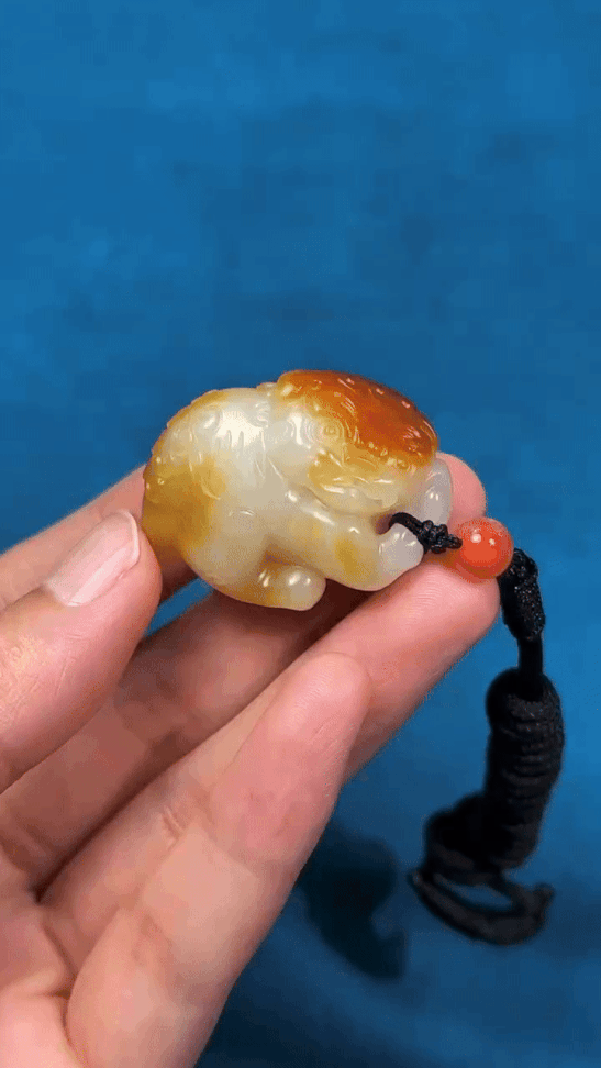 724253 和田玉籽料黃沁事事如意