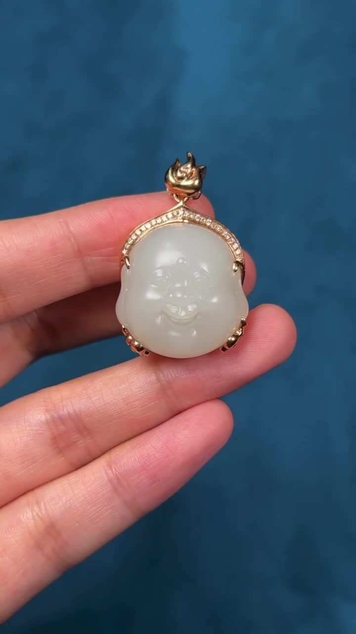 724256 和田玉籽料笑佛