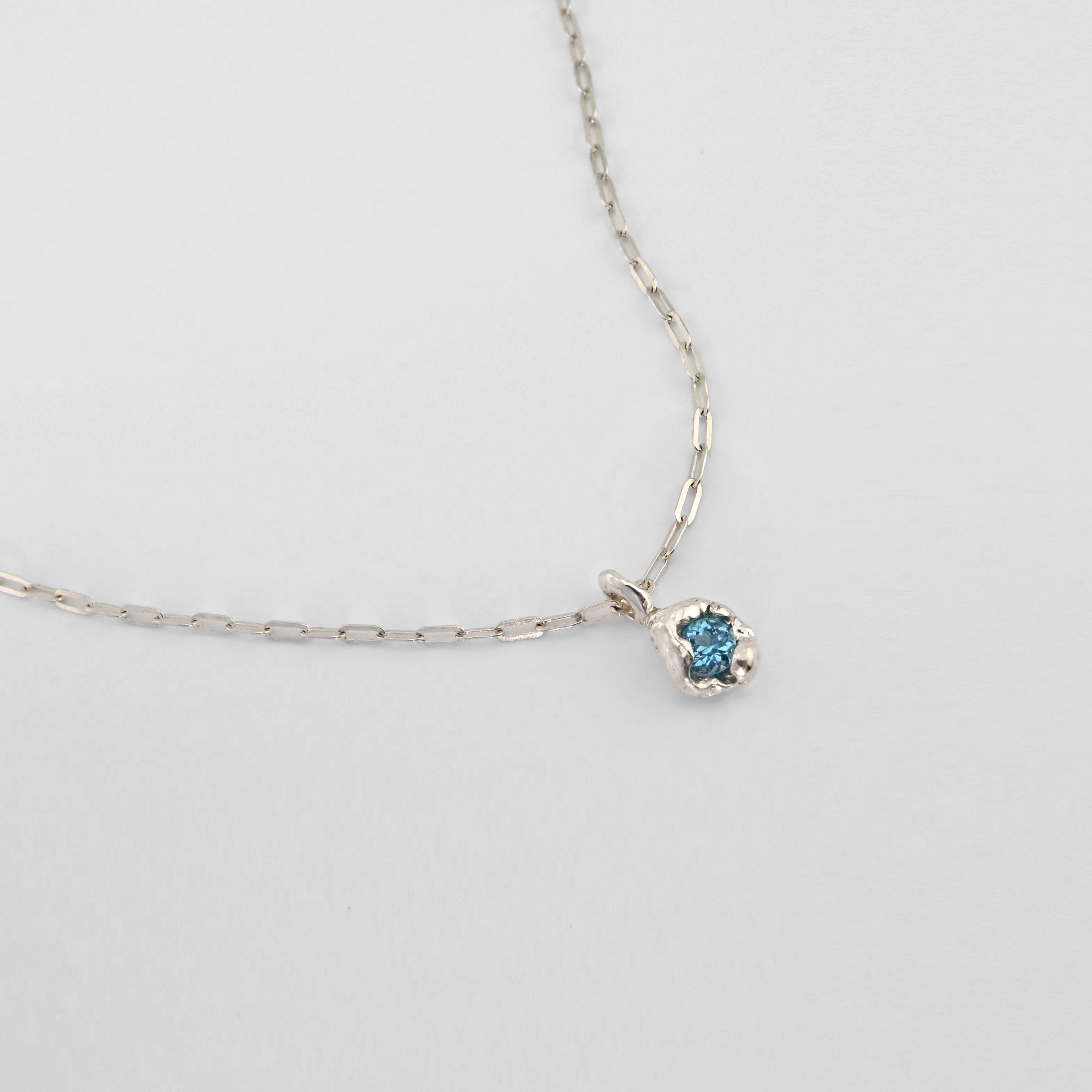 livvvvil 汨 11 NECKLACE BLUE
