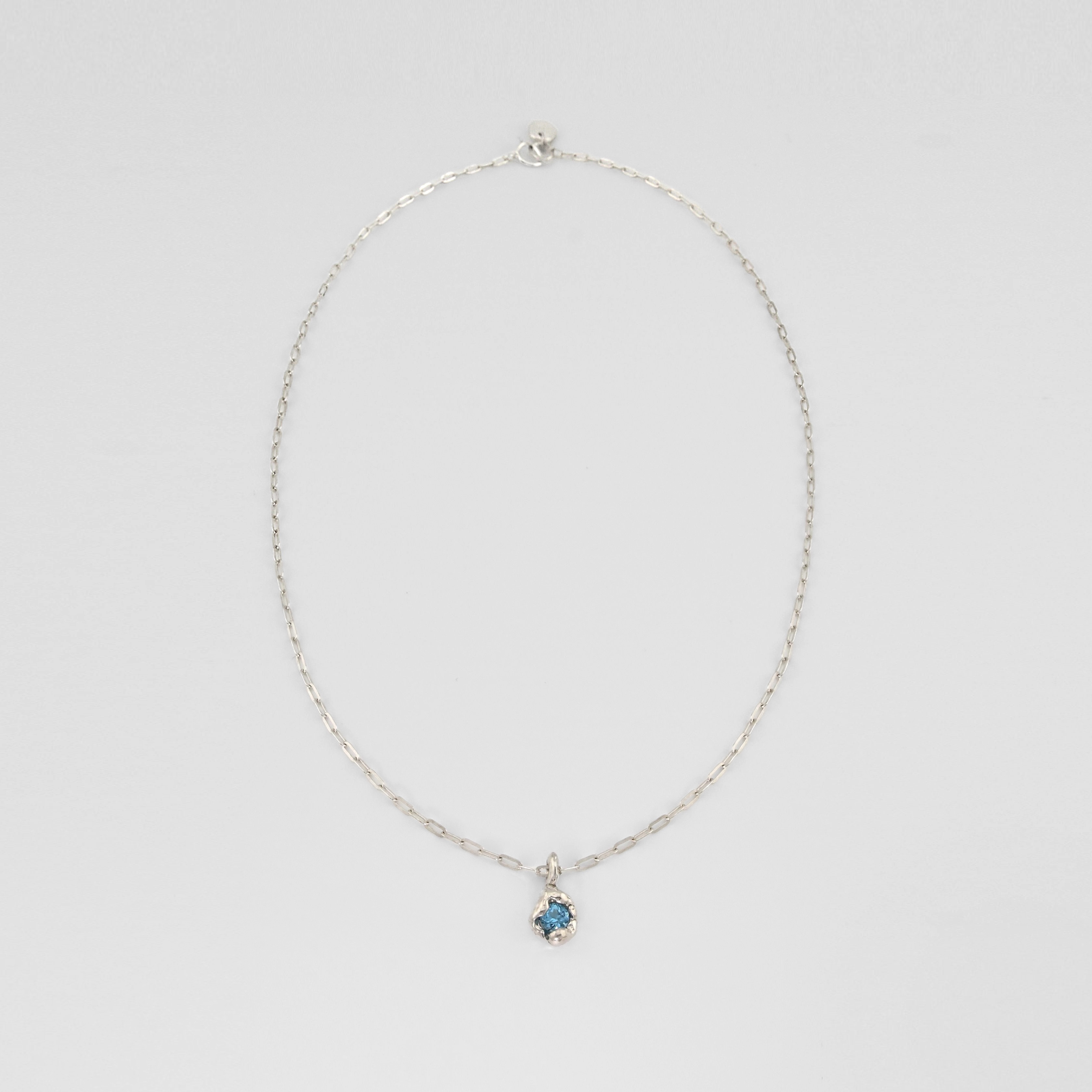 livvvvil 汨 11 NECKLACE BLUE