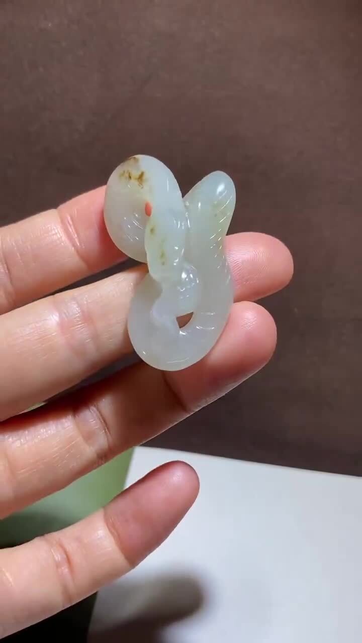724728 和田玉籽料蛇掛件