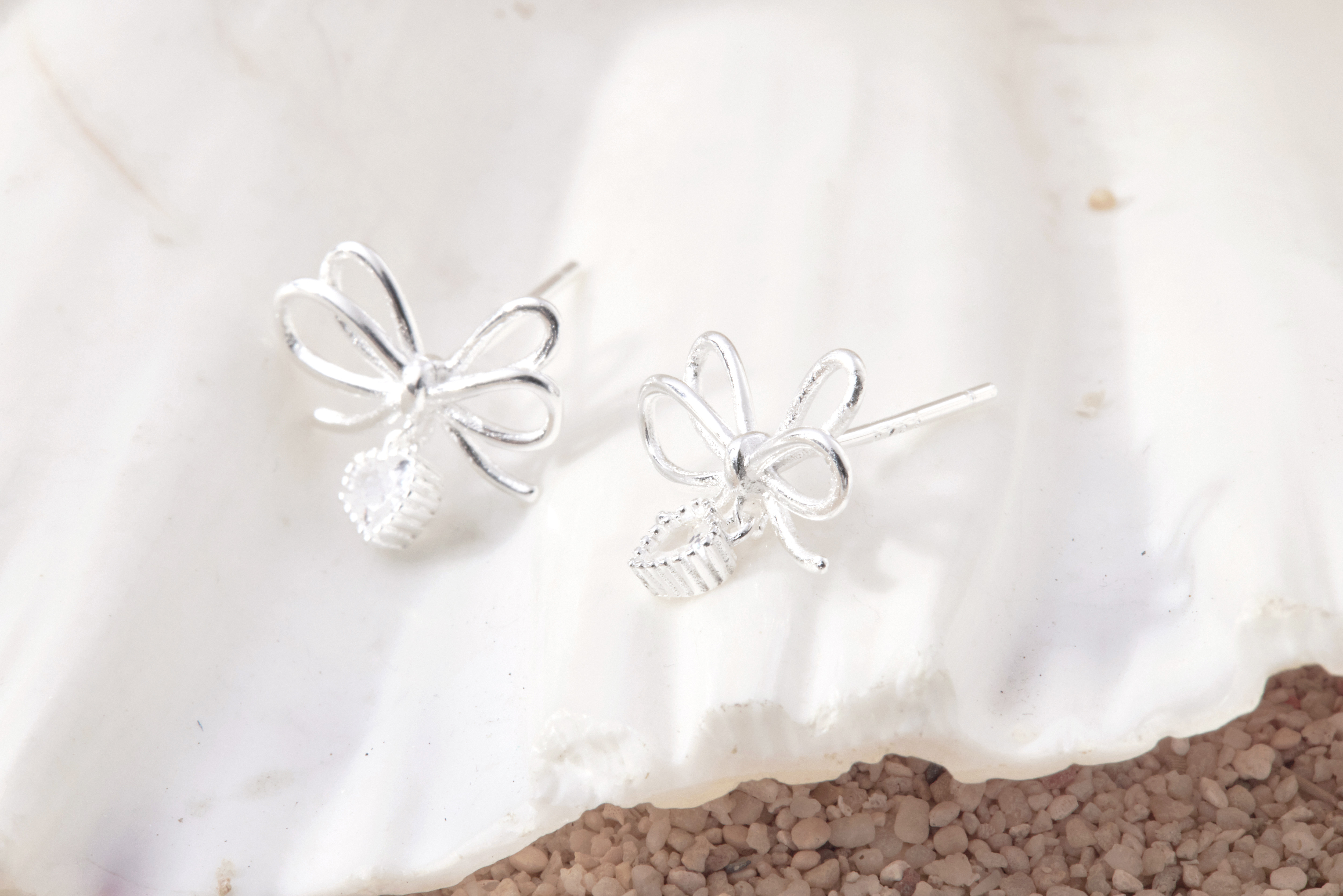 蝴蝶結愛心耳環