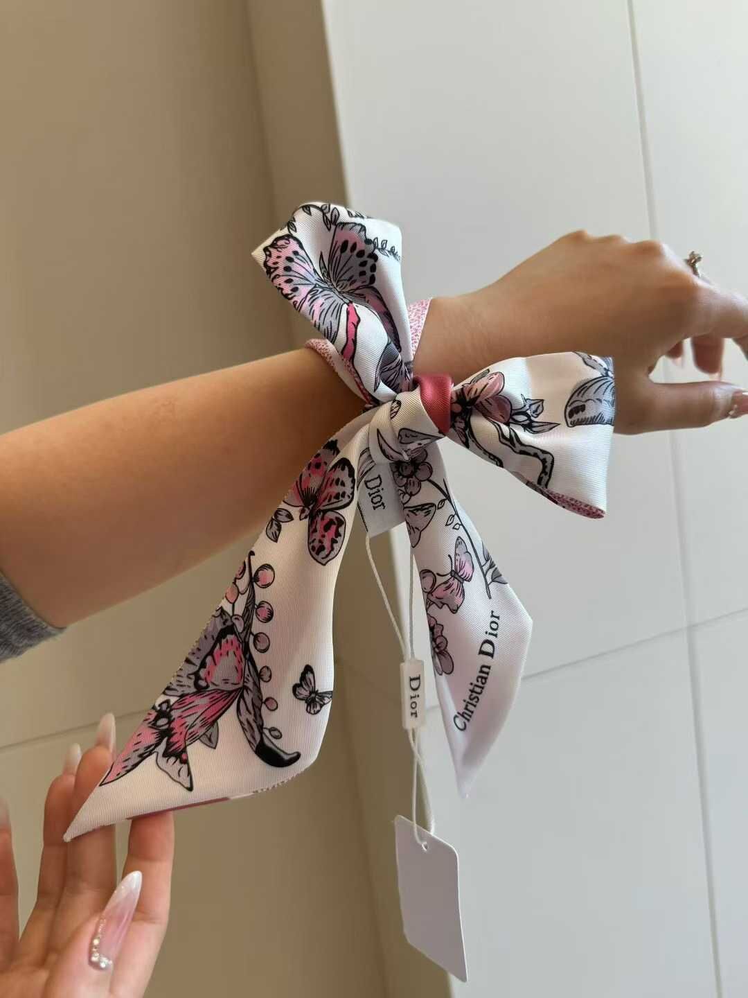 DIOR 贈品限定VIP蝴蝶花園絲巾 (禮盒裝)