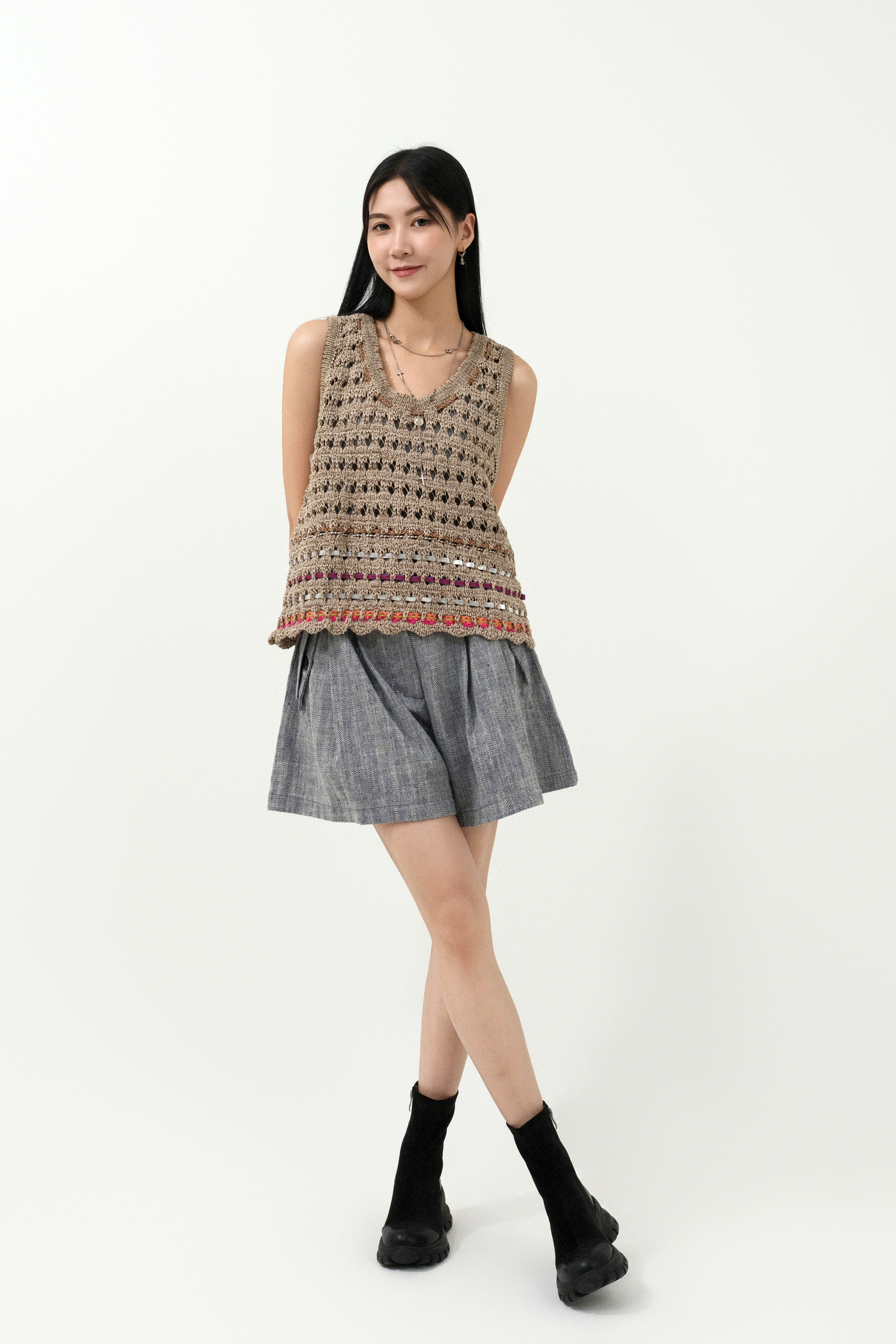 通花間穿絲帶針織背心 (現貨款式）