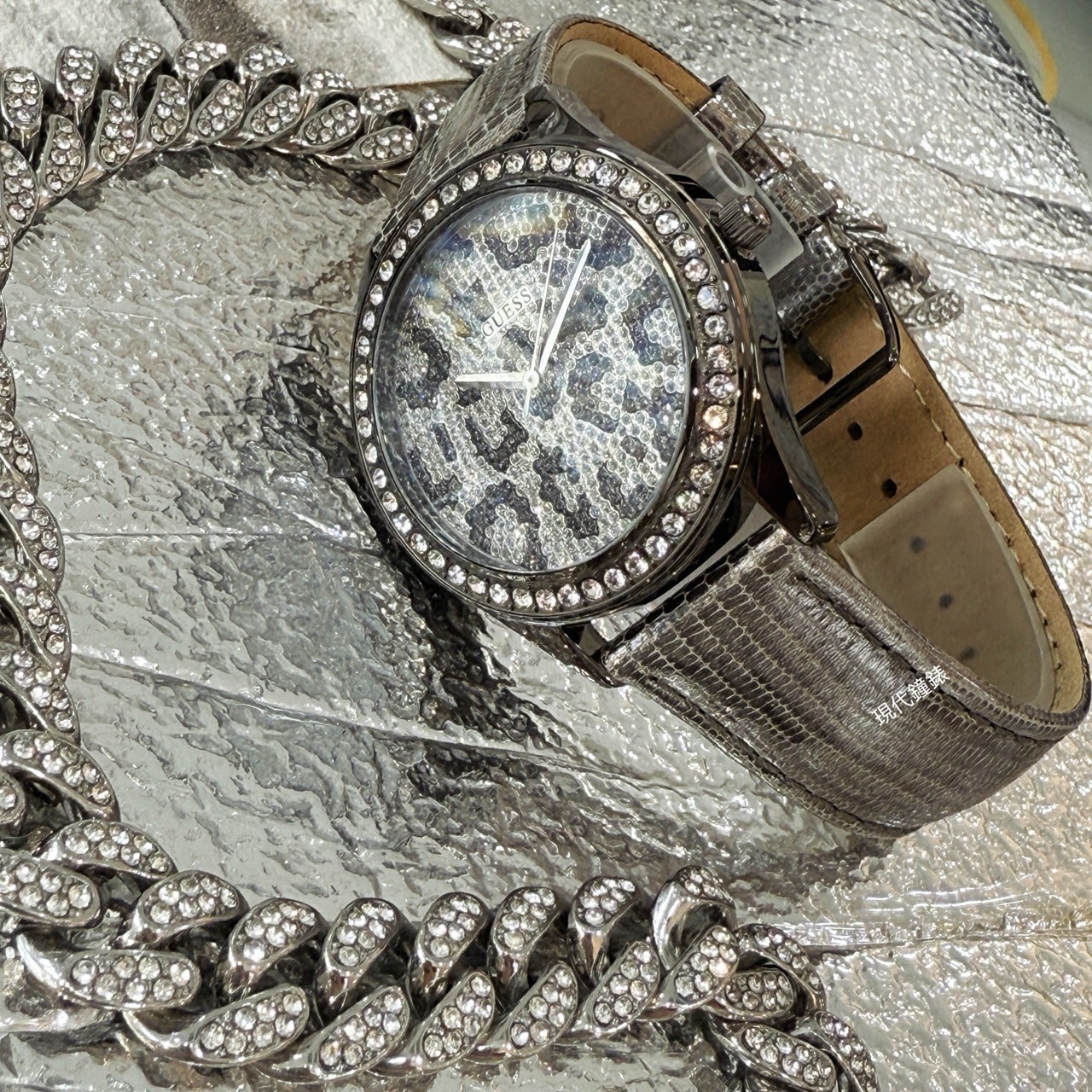 【Guess】摩登野性滿鑽豹紋錶 GWW10239L1 40mm  現代鐘錶