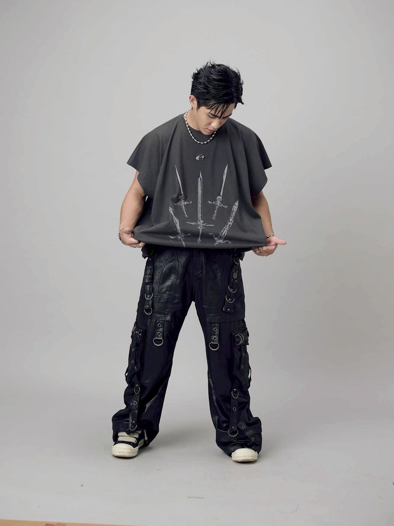 ETERNAL 限定款 立體金屬Logo  鐵灰五劍 寶劍 Boxy寬短背心 蝙蝠袖