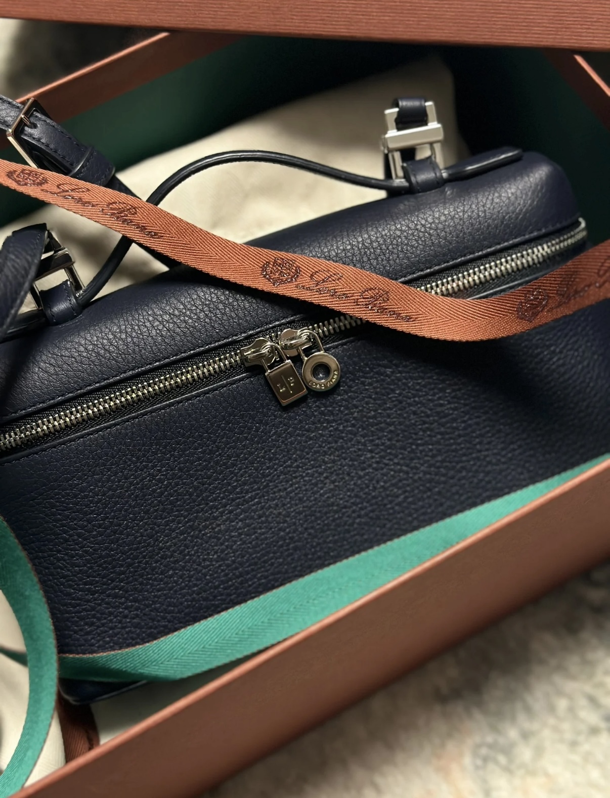 LORO PIANA Extra Pocket L19 飯盒袋 午夜藍銀扣