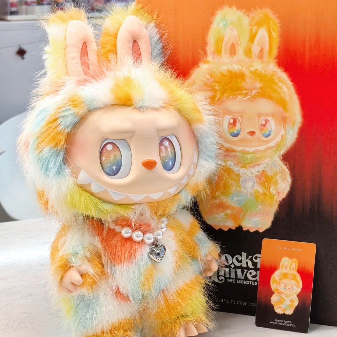 POP MART 泡泡瑪特 LABUBU THE MONSTERS 前方高能系列 ROCK THE UNIVERSE 渣染 渲染 愛心項鍊 拉布布 毛絨公仔 37CM