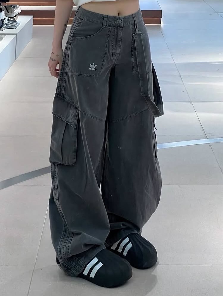【逢甲 FUZZY】<限時預購> ADIDAS 三葉草 牛仔工裝褲 彎刀褲  灰色 KH1180