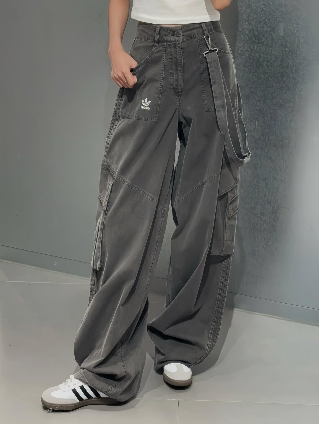 【逢甲 FUZZY】<限時預購> ADIDAS 三葉草 牛仔工裝褲 彎刀褲  灰色 KH1180