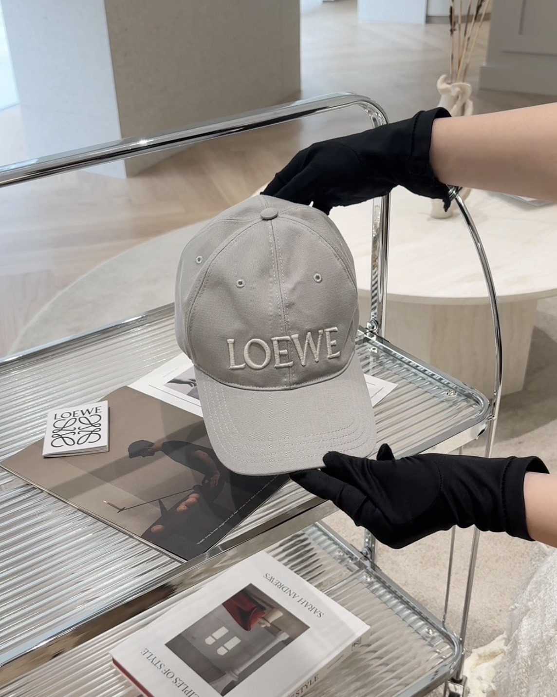 LOEWE｜LOGO刺繡棒球帽 奶灰色