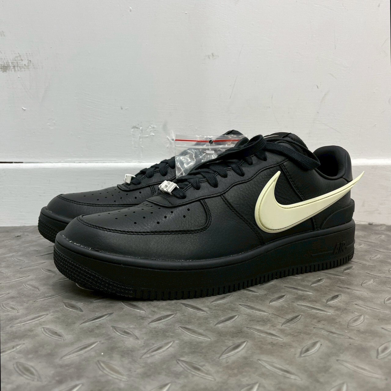 AIR FORCE 1 LOW AMBUSH BLACK SIZE 30CM