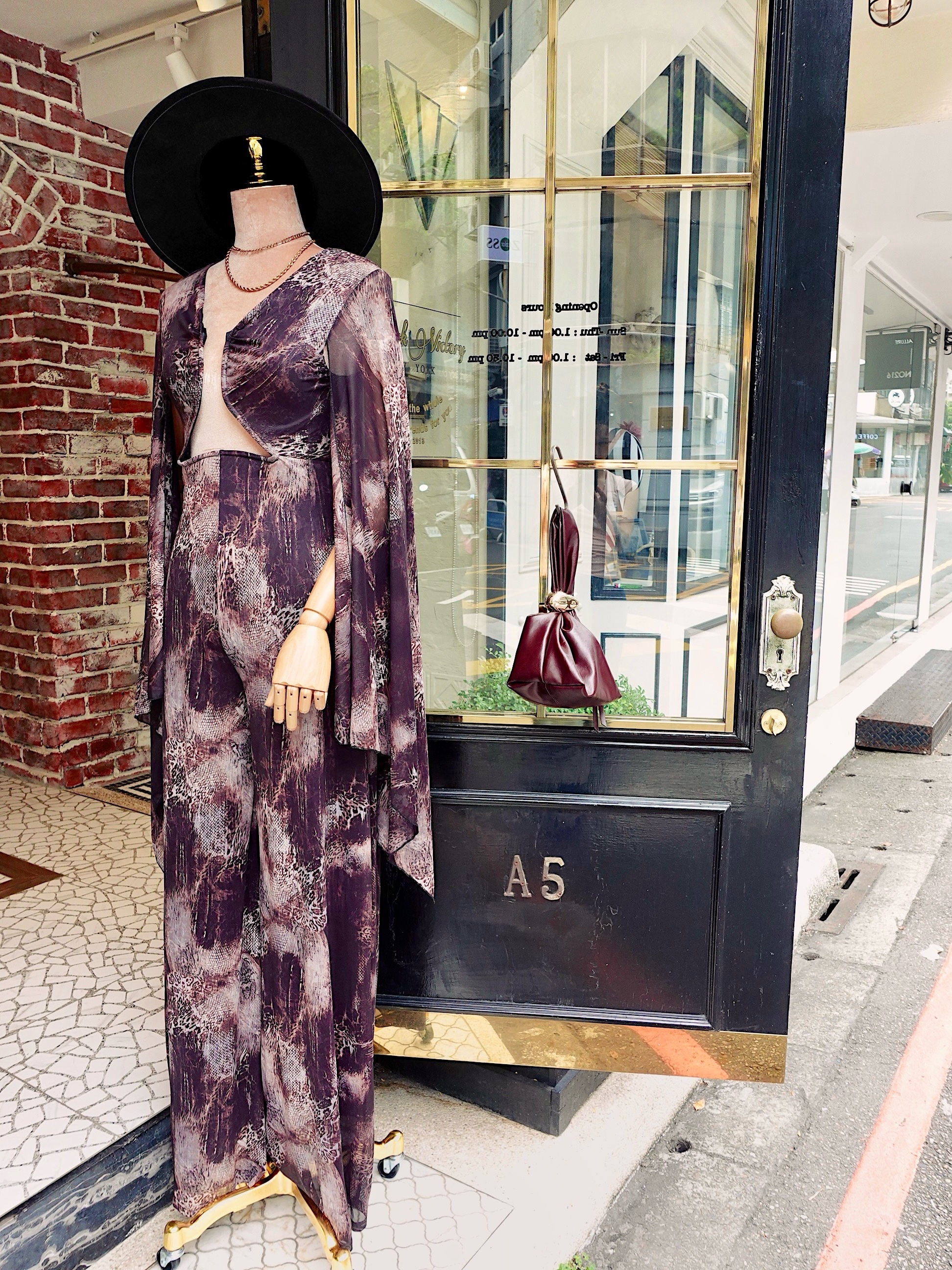 Charming Charmers黑灰色金屬深V領寬袖連身長寬褲 Jumpsuit