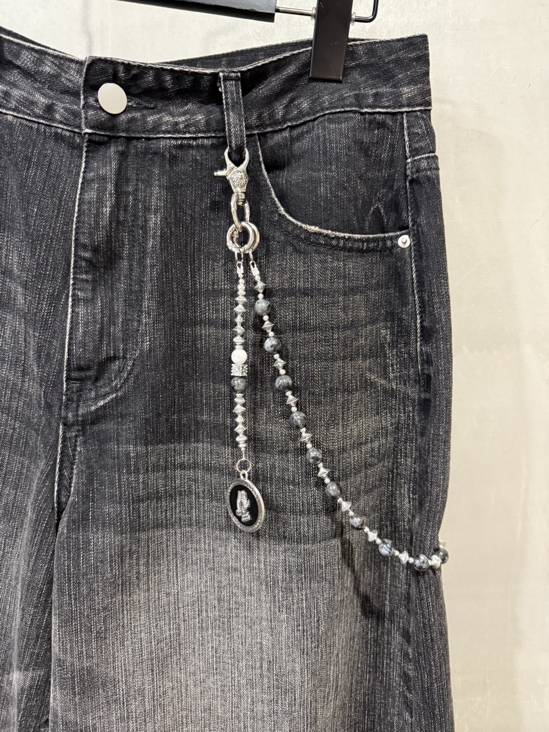 祈禱手黑珠褲鍊